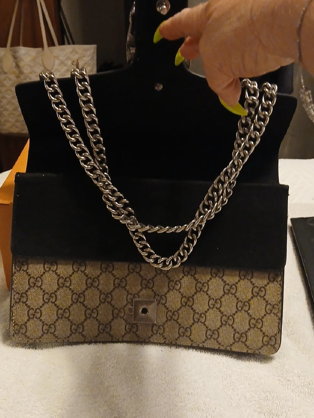 Gucci - Picture 4 of 5